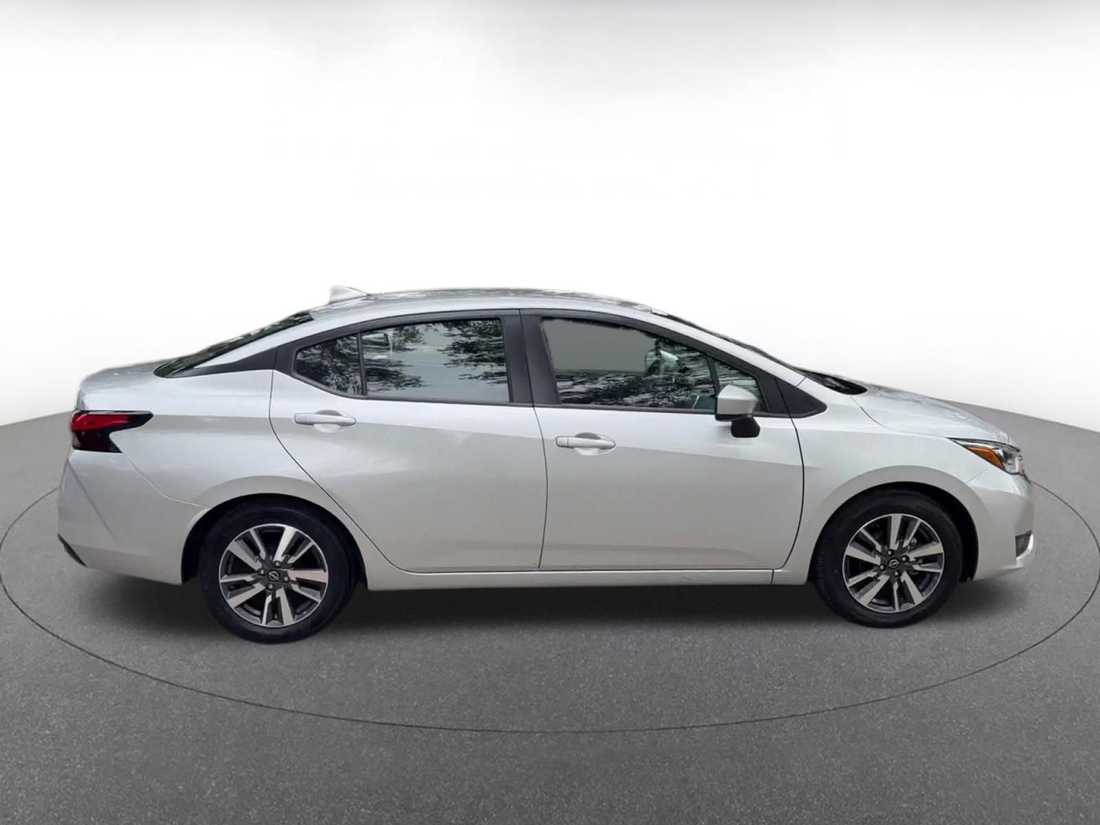 Used 2025 Nissan Versa SV FWD image 16