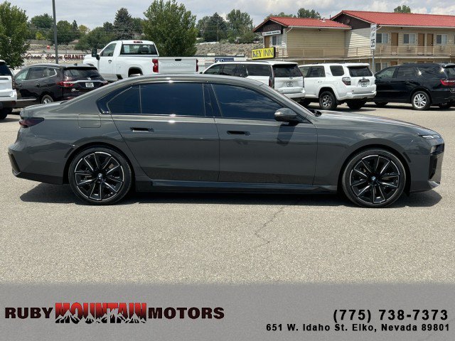 Used 2025 BMW 750e xDrive w/ Premium Package AWD/4WD image 8