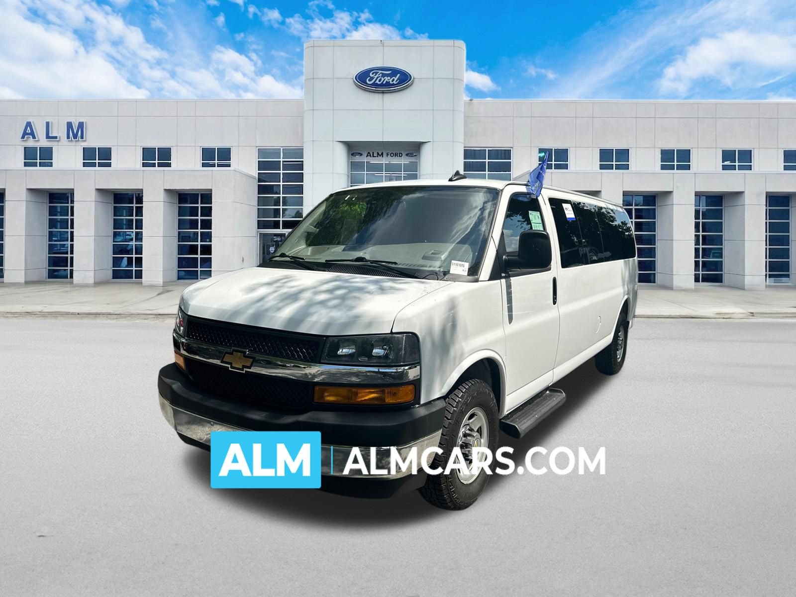 Used 2025 Chevrolet Express 3500 LT w/ LT Preferred Equipment Group RWD image 1