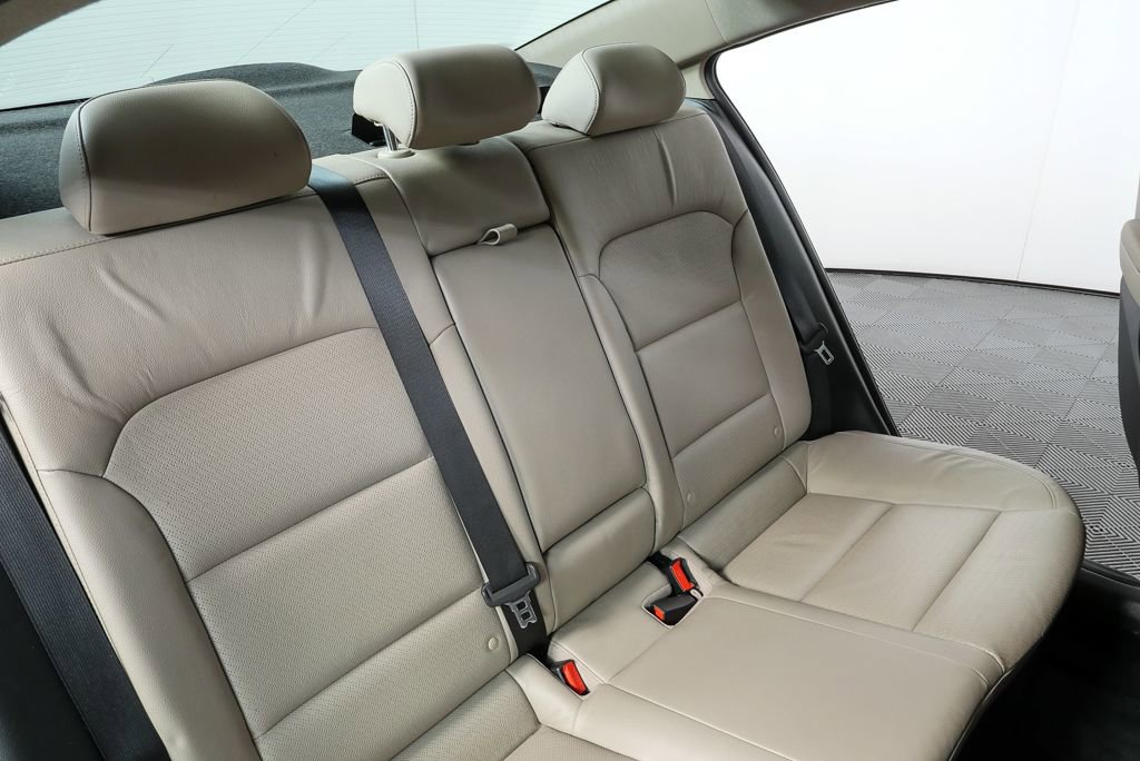 Used 2017 Hyundai Elantra Limited image 22