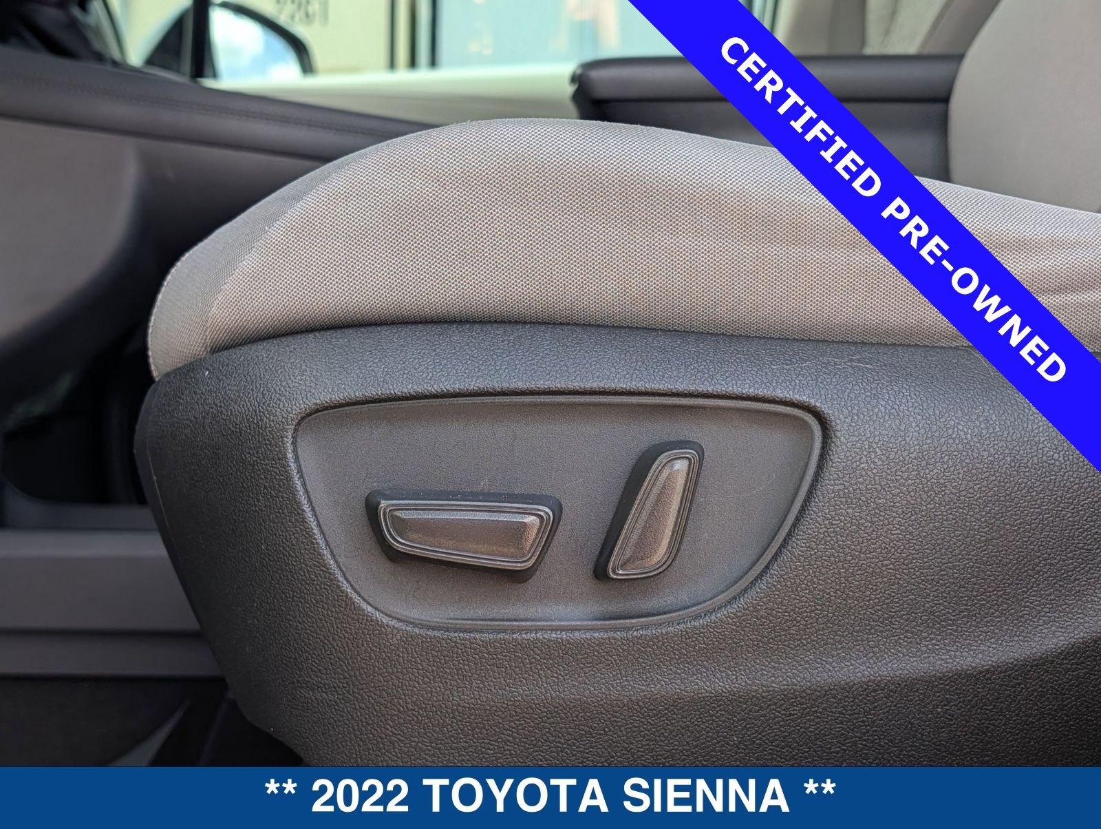 Used 2022 Toyota Sienna LE FWD image 22
