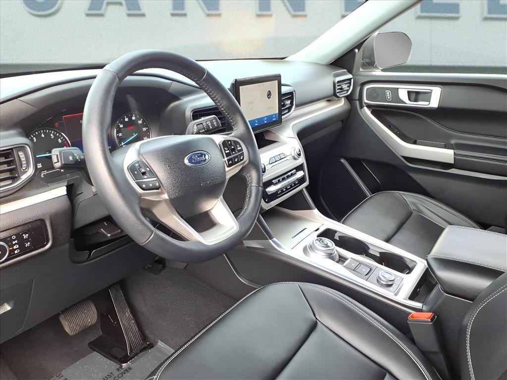 Used 2023 Ford Explorer XLT w/ Equipment Group 202A image 13