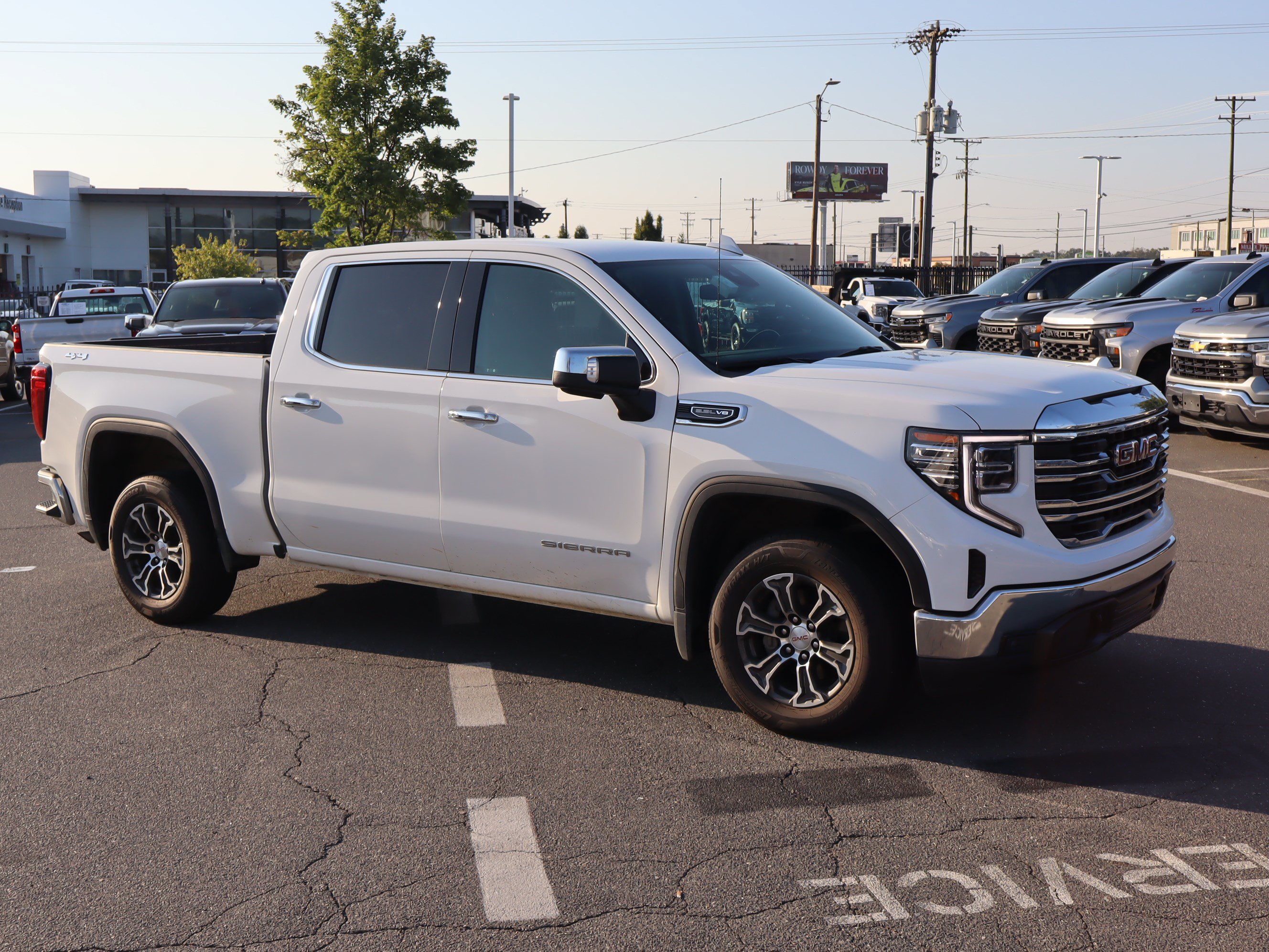 Used 2025 GMC Sierra 1500 SLT AWD/4WD image 13