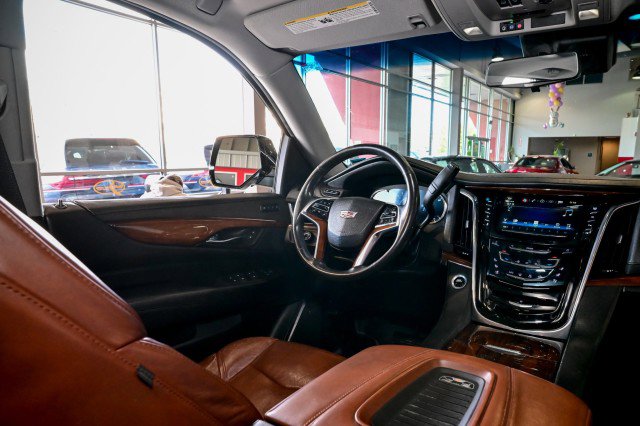 Used 2018 Cadillac Escalade ESV Luxury AWD/4WD image 28