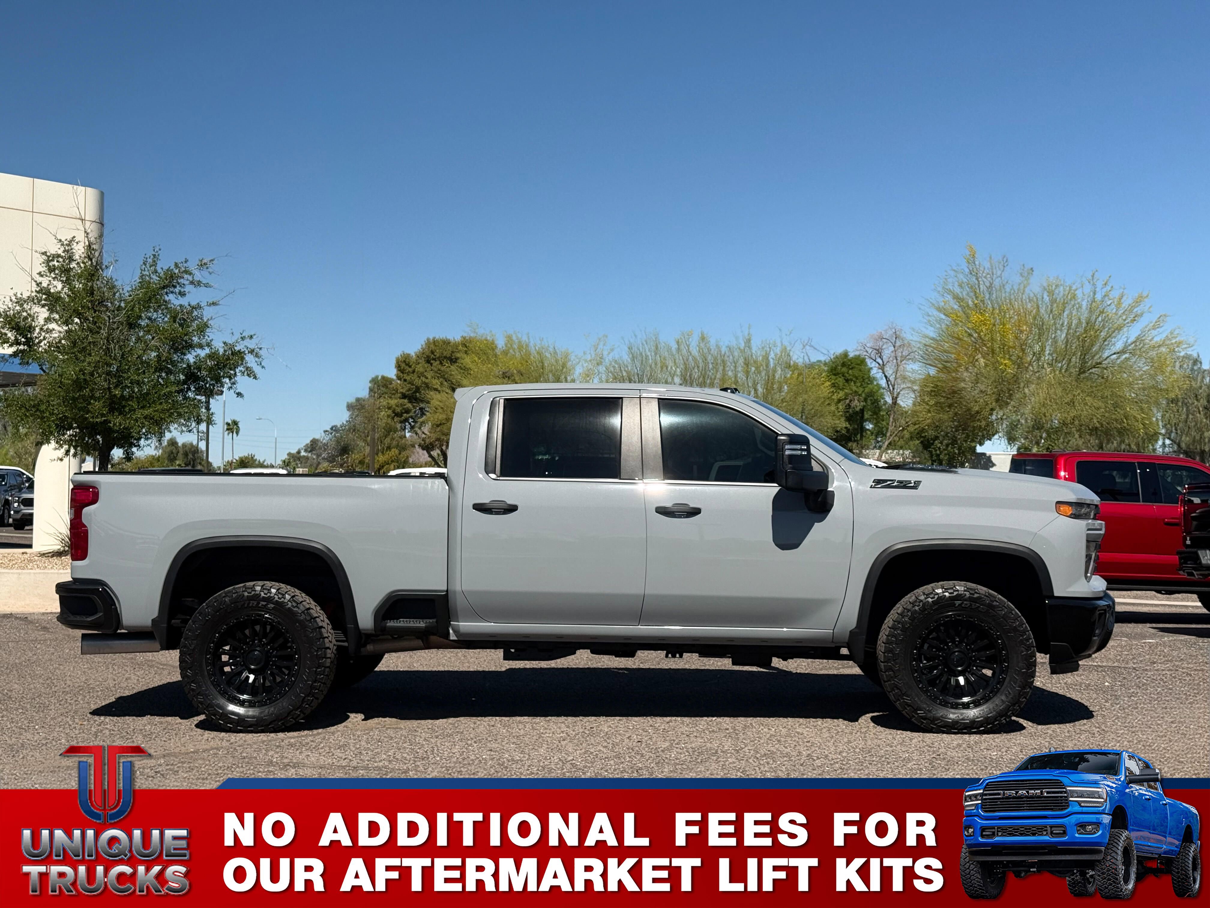 Used 2025 Chevrolet Silverado 2500 Custom w/ Custom Value Package image 4