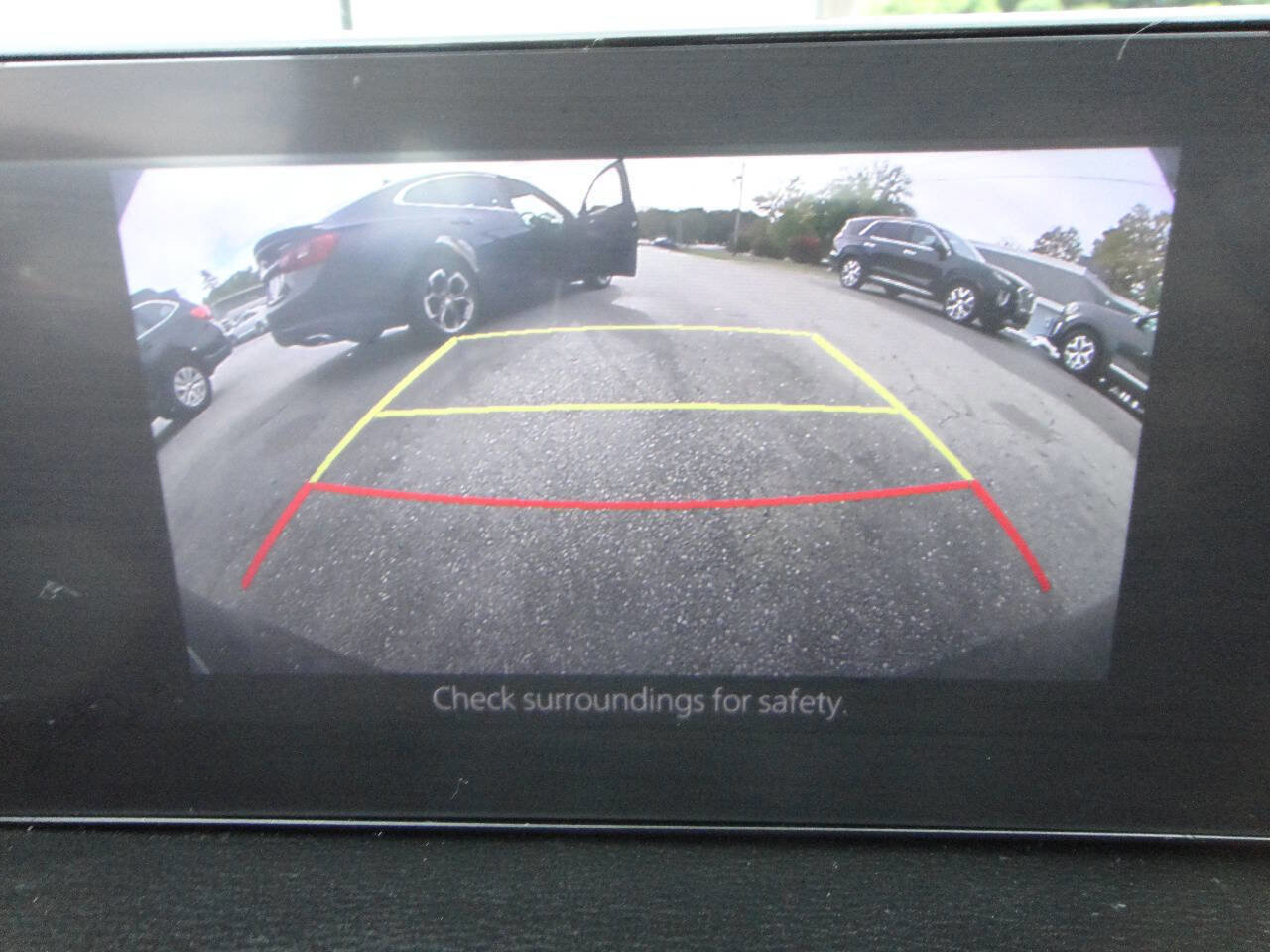 Used 2020 MAZDA MAZDA3 Hatchback w/ Preferred Package image 9