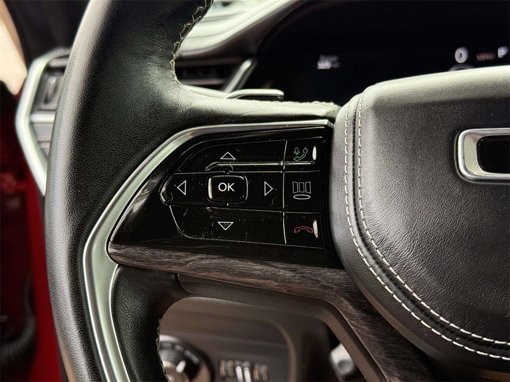 Used 2022 Jeep Grand Cherokee Overland w/ Luxury Tech Group IV image 13