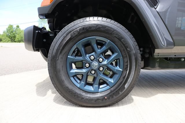 New 2026 Jeep Gladiator Sport AWD/4WD image 32