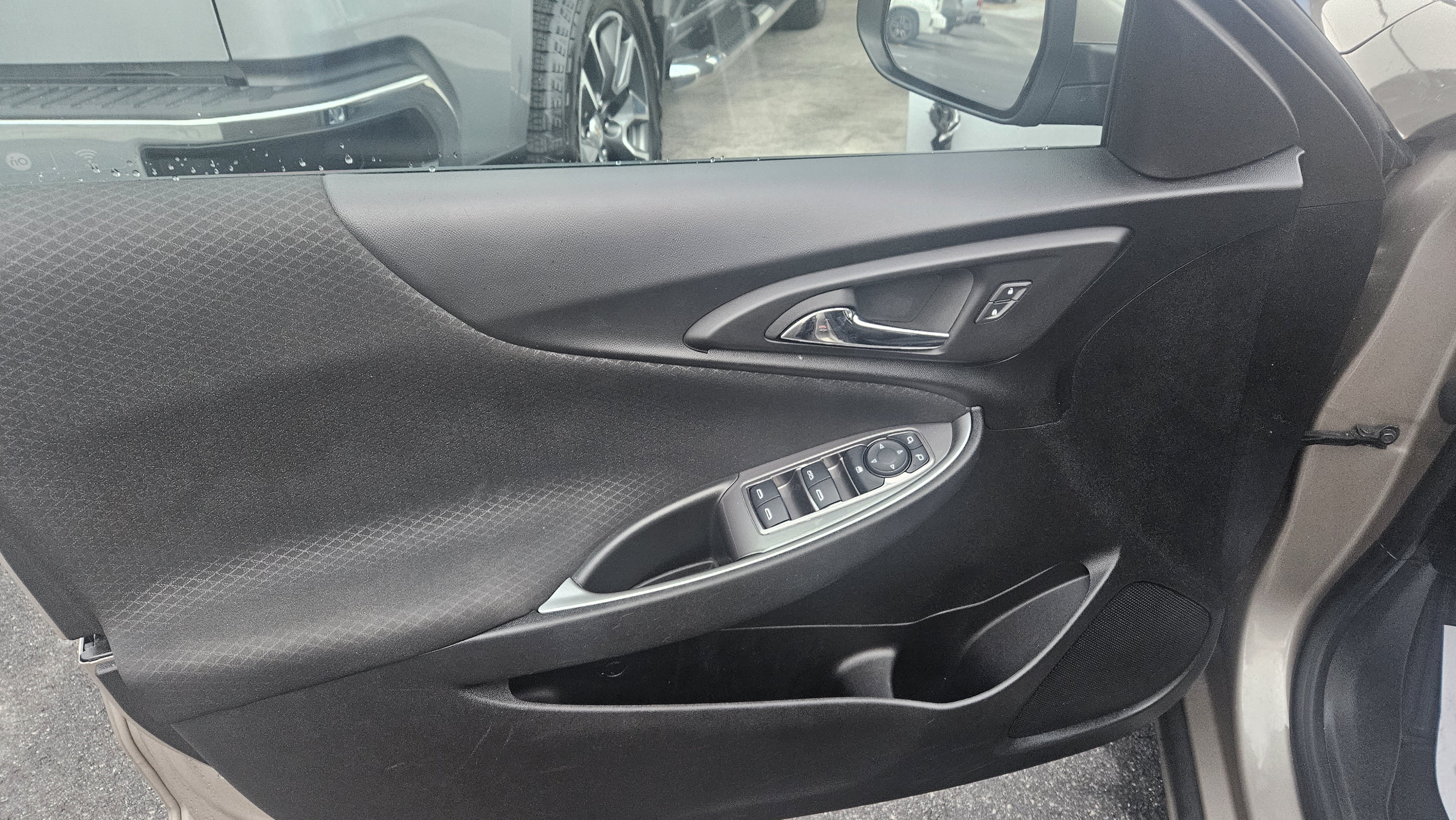 Used 2024 Chevrolet Malibu LT FWD image 11