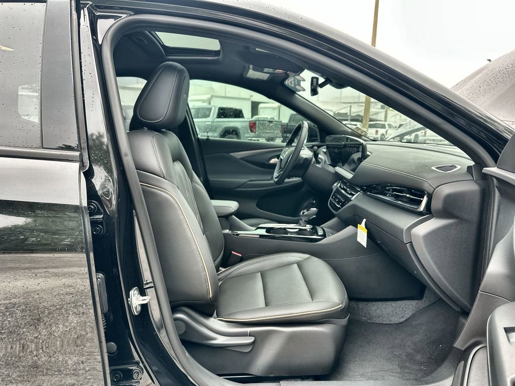 Used 2025 Buick Envista Preferred FWD image 28