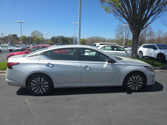 Used 2024 Nissan Altima 2.5 SV image 8
