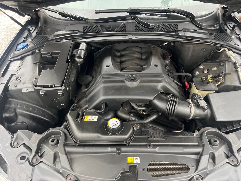 Used 2010 Jaguar XF Luxury image 19