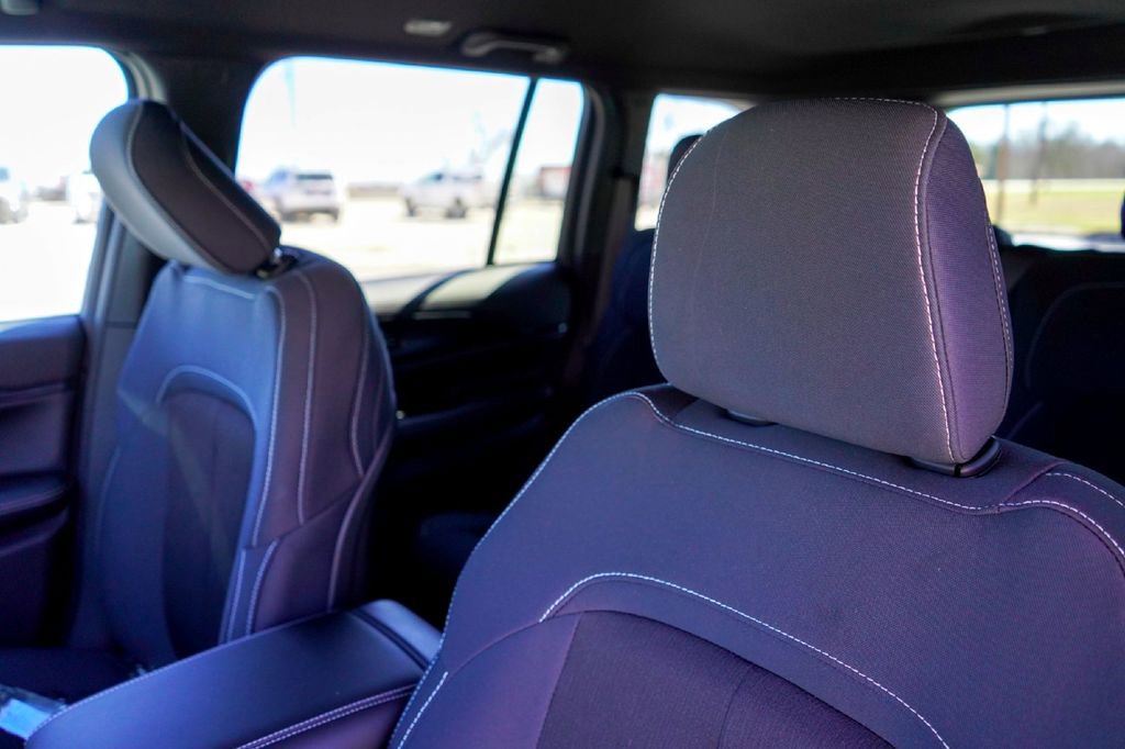 New 2026 Jeep Grand Cherokee Laredo RWD image 11