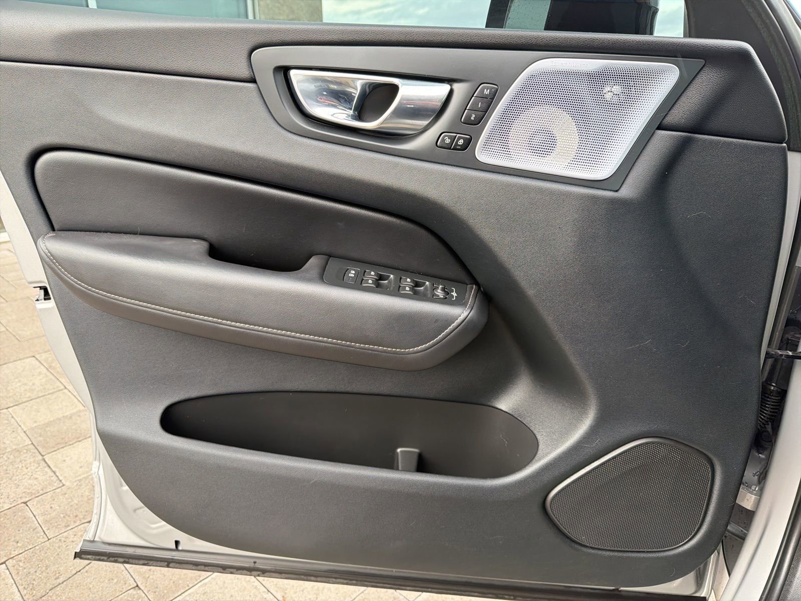 Used 2023 Volvo XC60 B5 Ultimate image 48