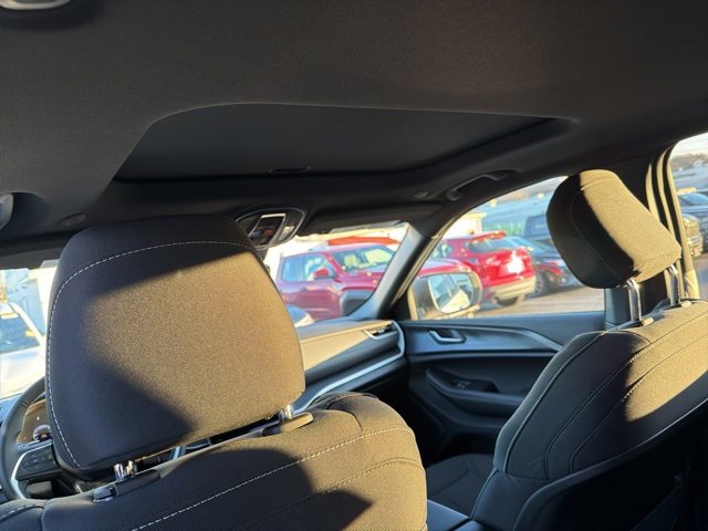 New 2025 Jeep Grand Cherokee Laredo X image 9