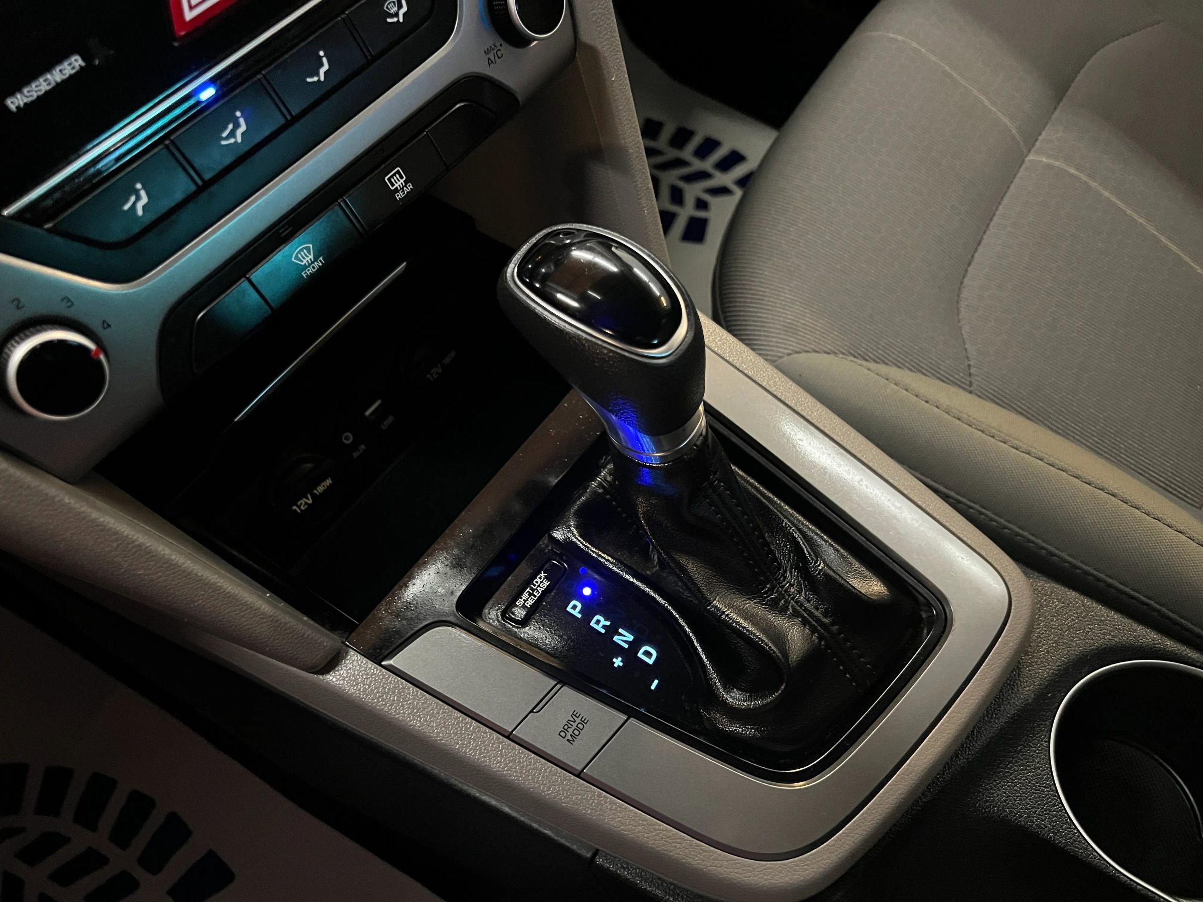 Used 2017 Hyundai Elantra SE image 20