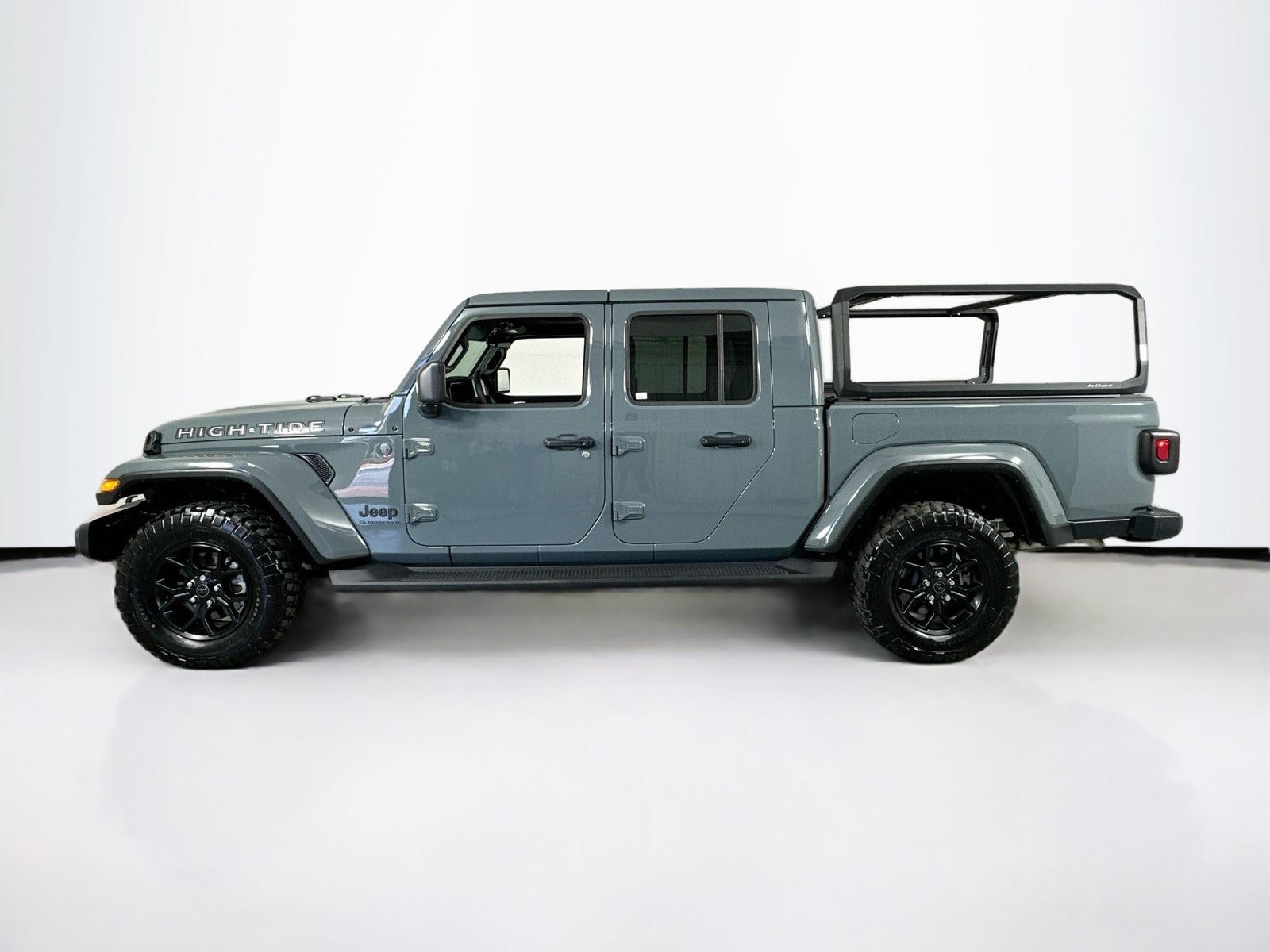 Used 2025 Jeep Gladiator Sport AWD/4WD image 8