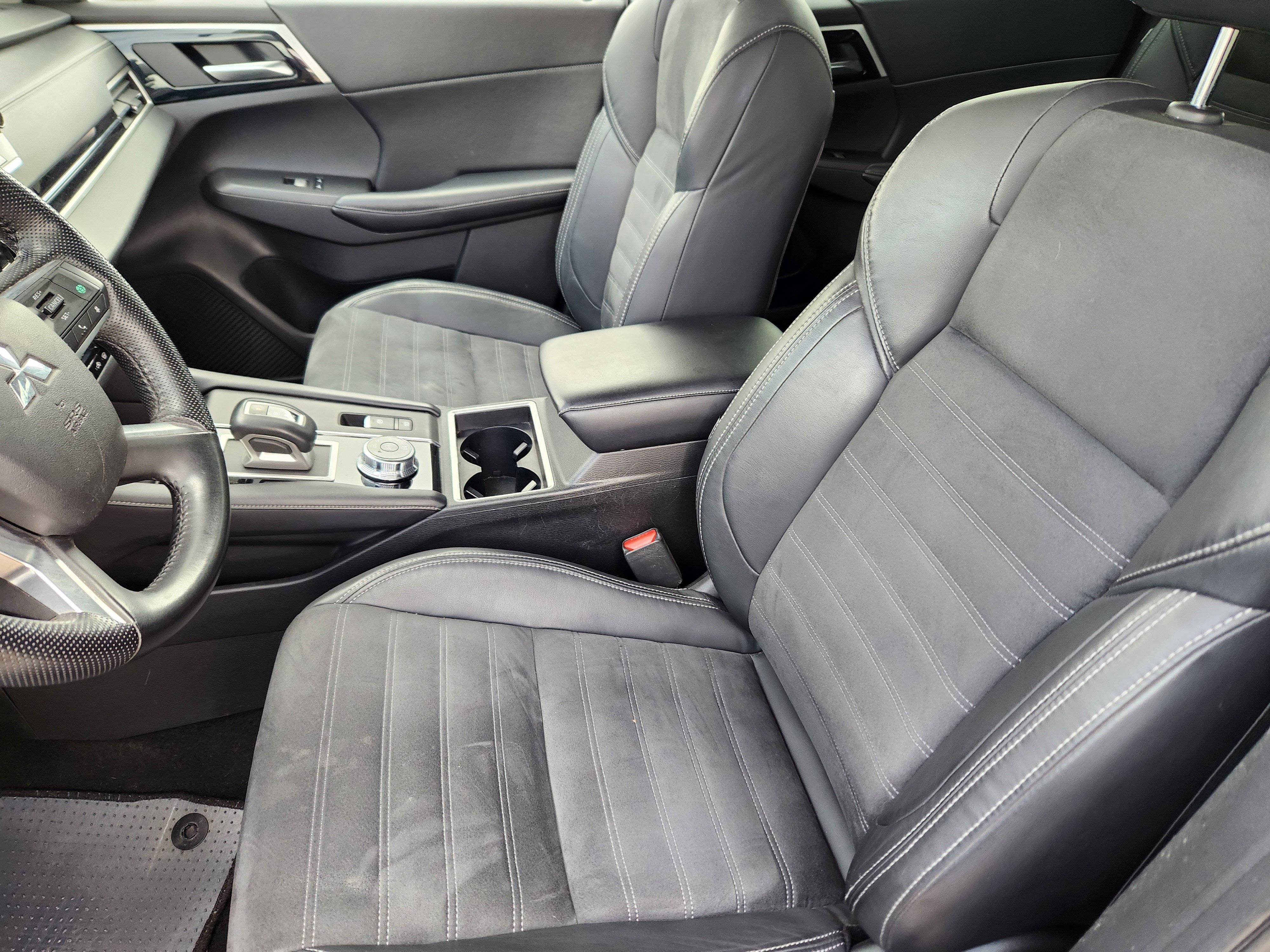 Used 2022 Mitsubishi Outlander SE image 9