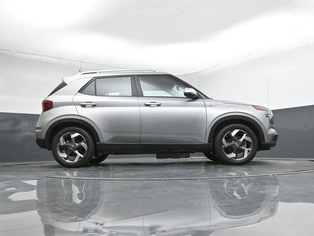 Used 2023 Hyundai Venue SEL FWD image 43