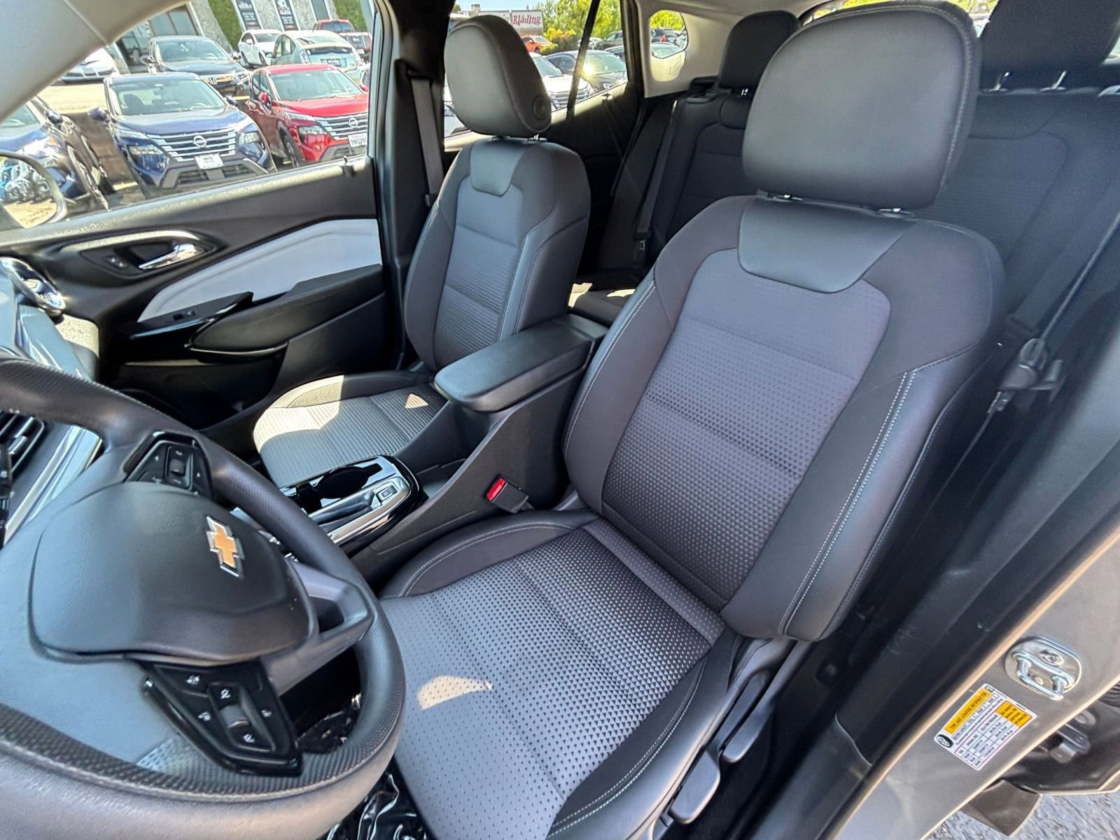 Used 2025 Chevrolet Trax LT FWD image 32