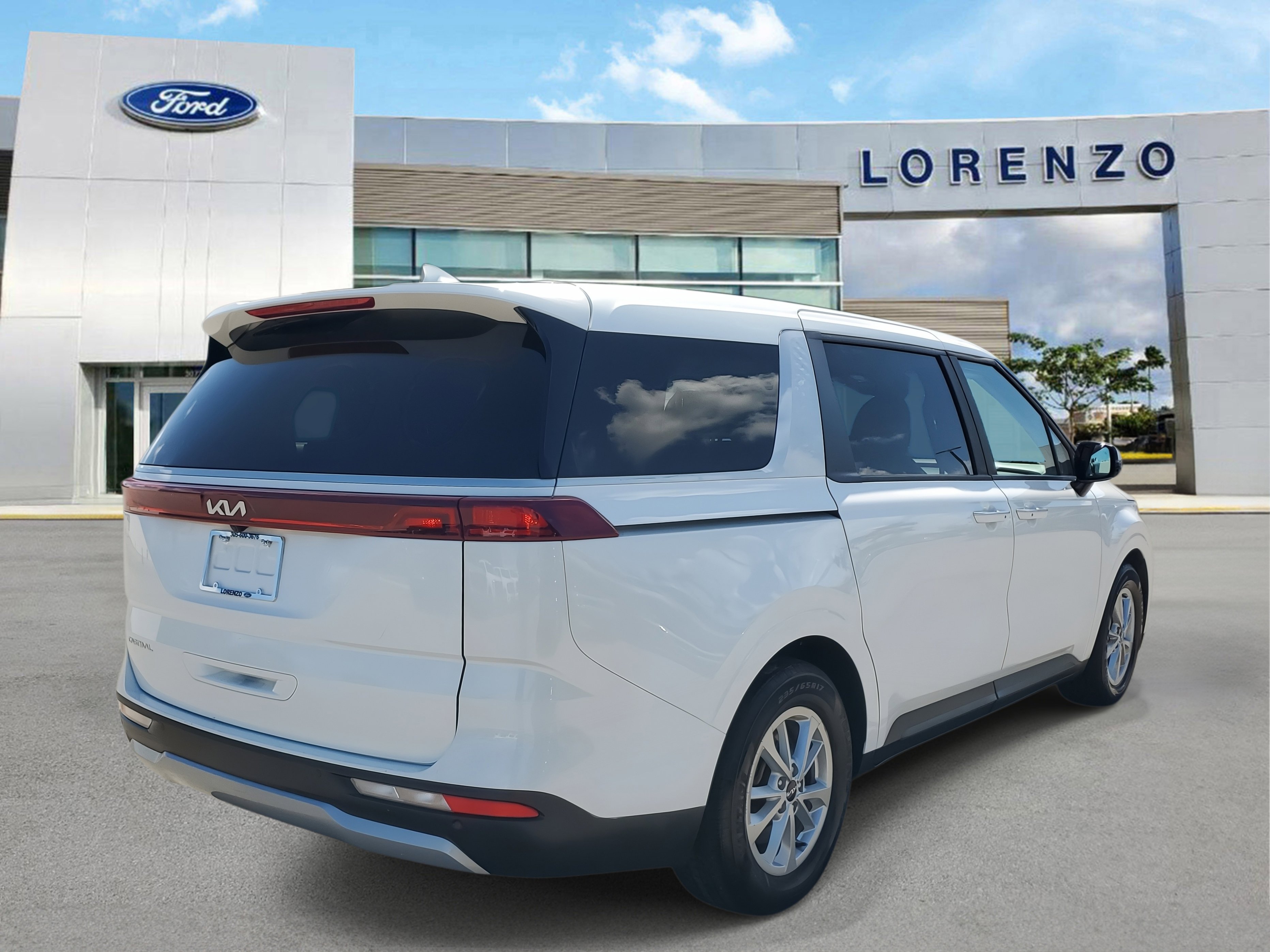 Used 2023 Kia Carnival LX image 5