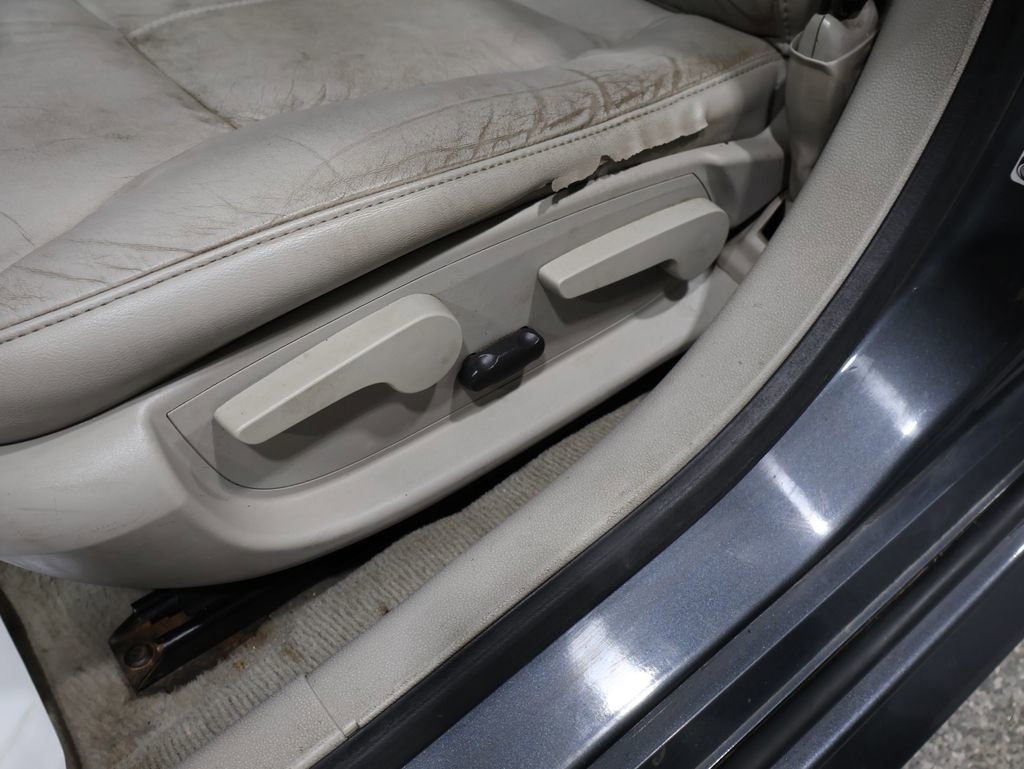 Used 2010 Chevrolet Impala LT w/ Luxury Edition Package image 18