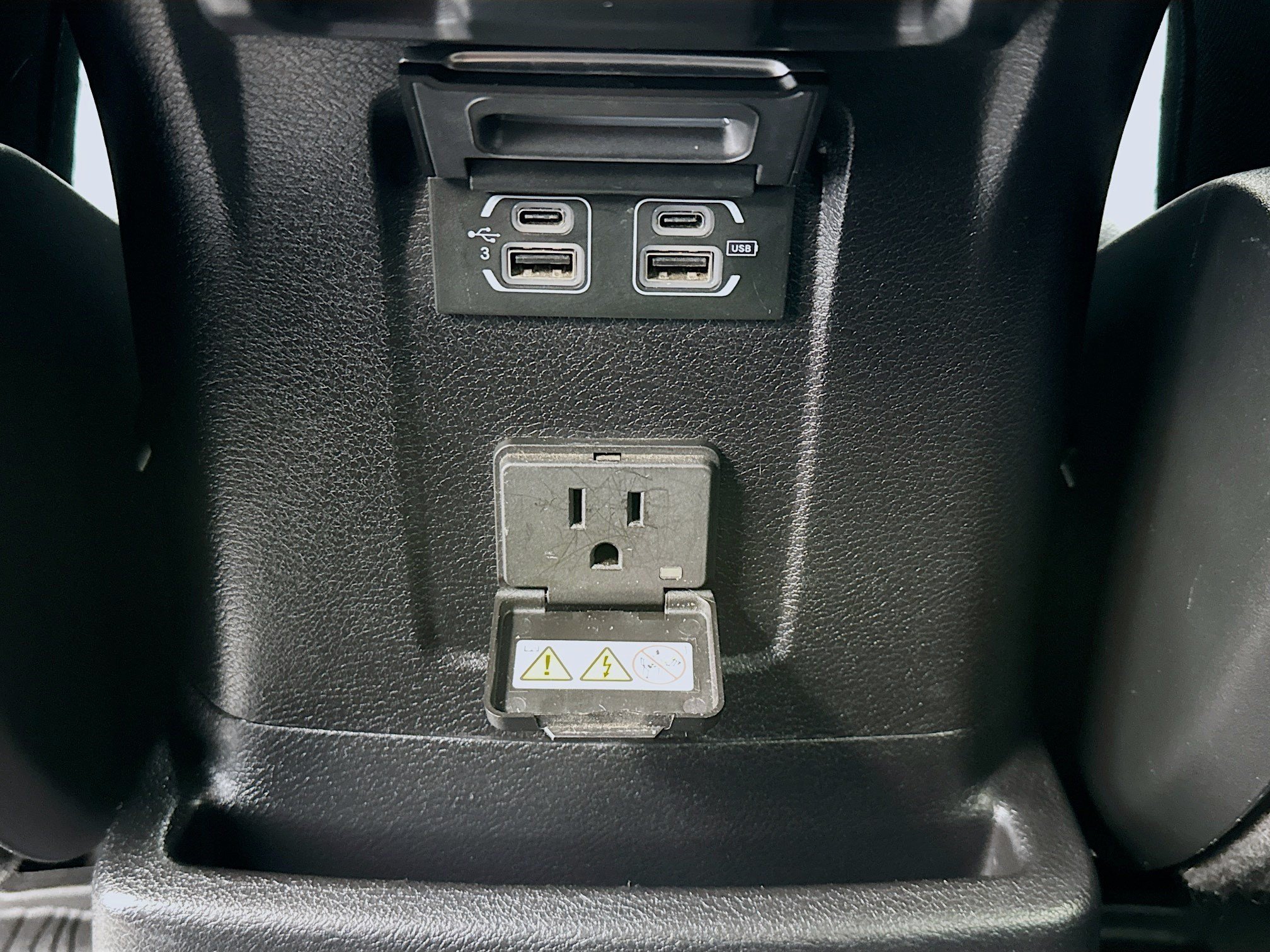 Used 2018 Jeep Wrangler Unlimited Sahara AWD/4WD image 16