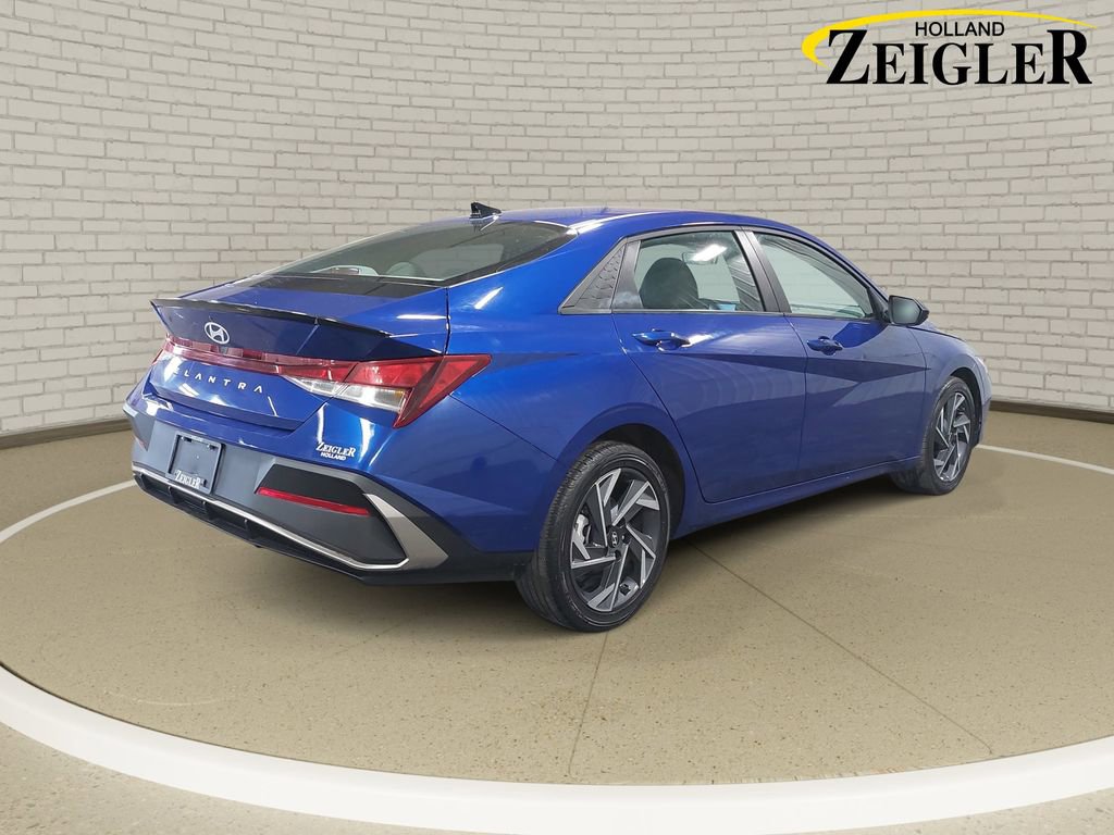 Used 2025 Hyundai Elantra Sport FWD image 5