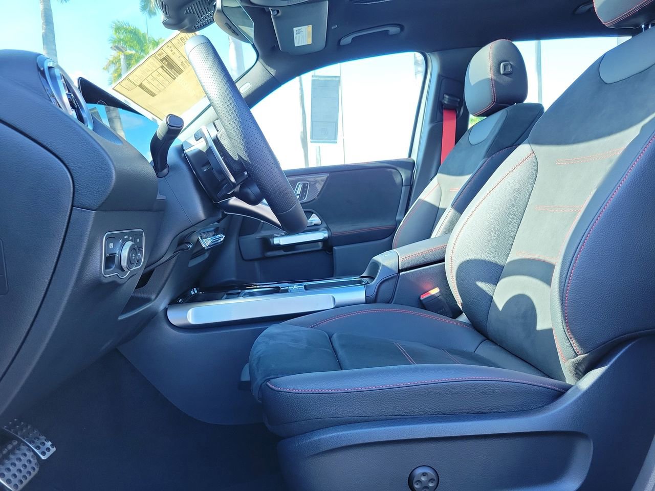 New 2025 Mercedes-Benz GLB 35 AMG 4MATIC image 19