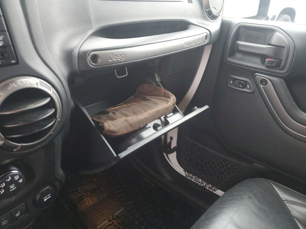 Used 2018 Jeep Wrangler Unlimited Sahara image 19