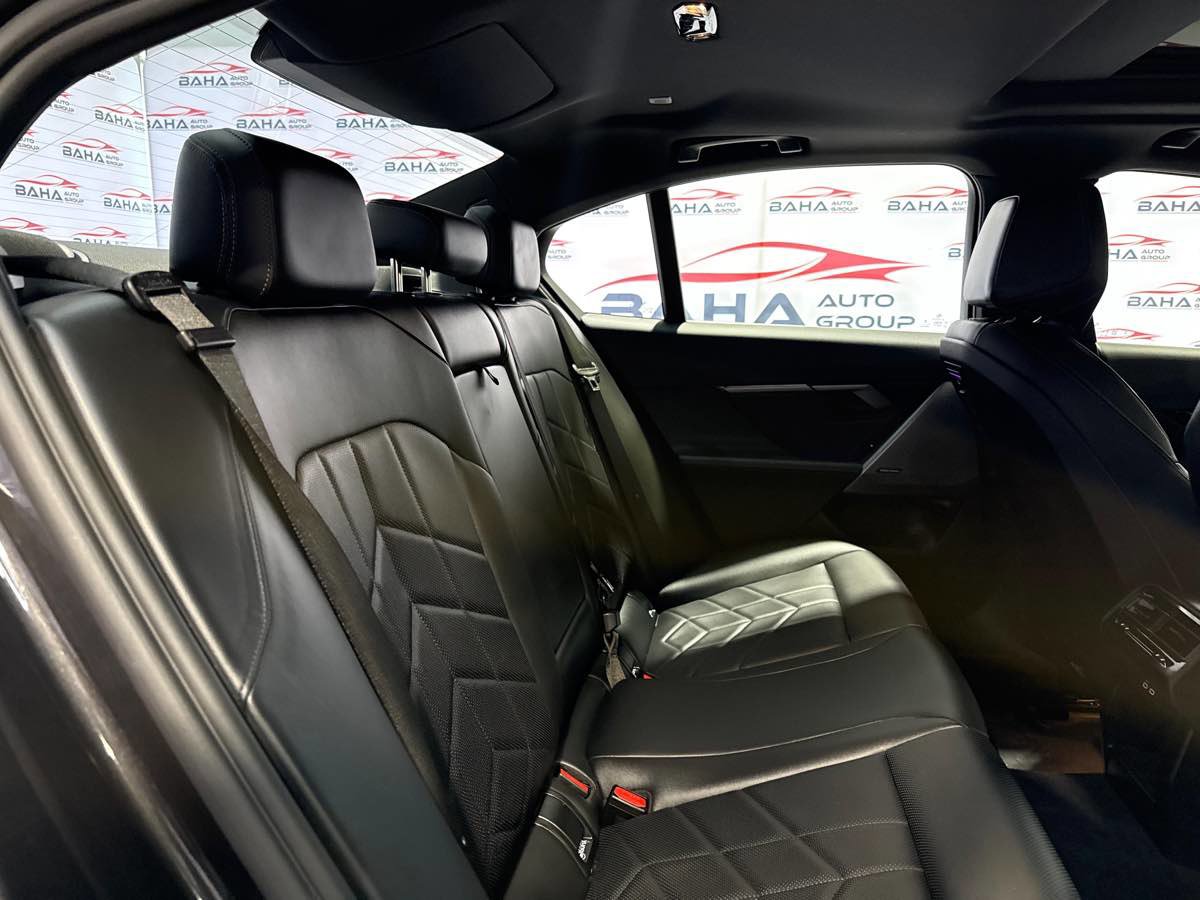 Used 2026 BMW 530i xDrive AWD/4WD image 39