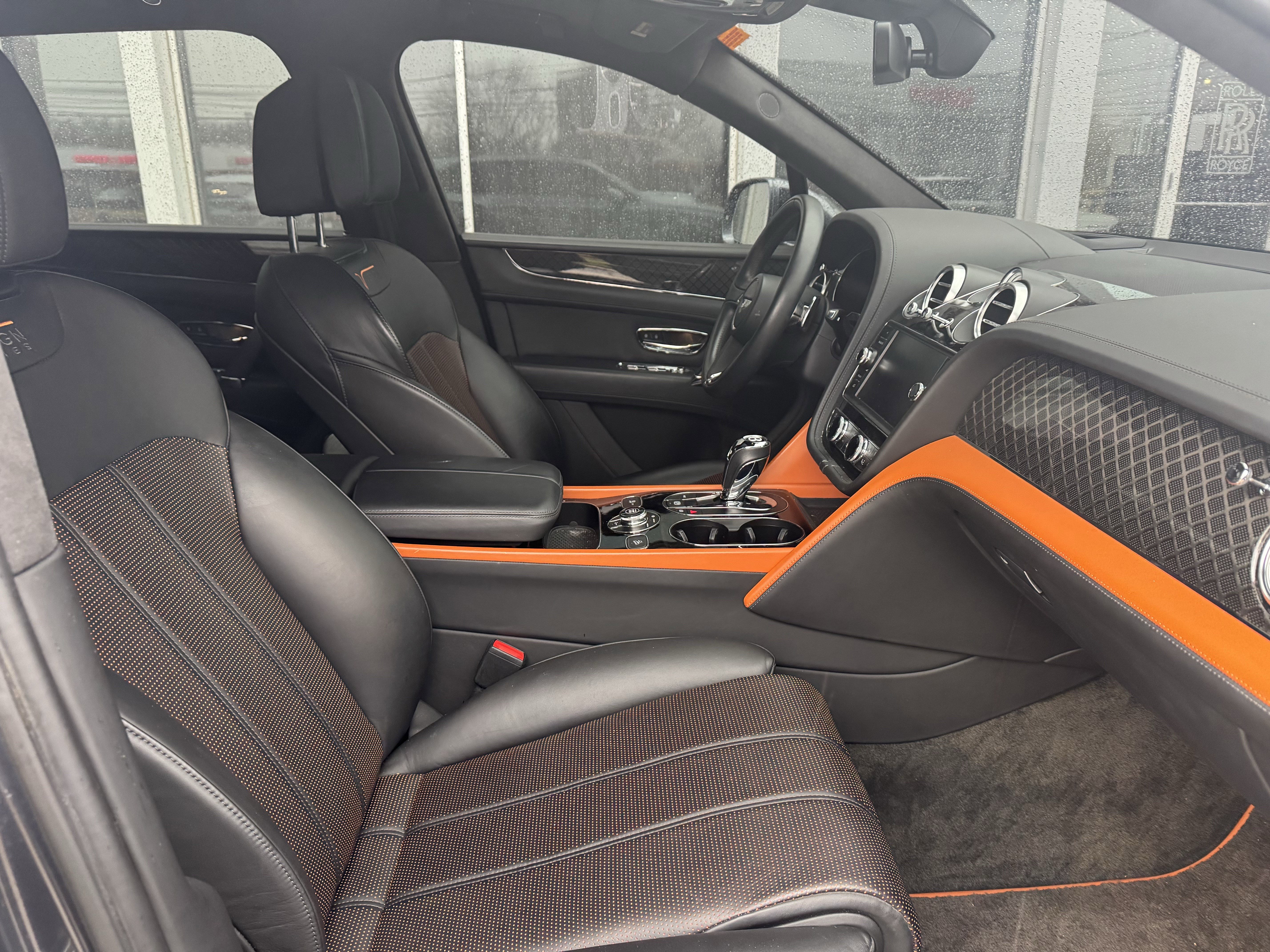 Used 2020 Bentley Bentayga image 2