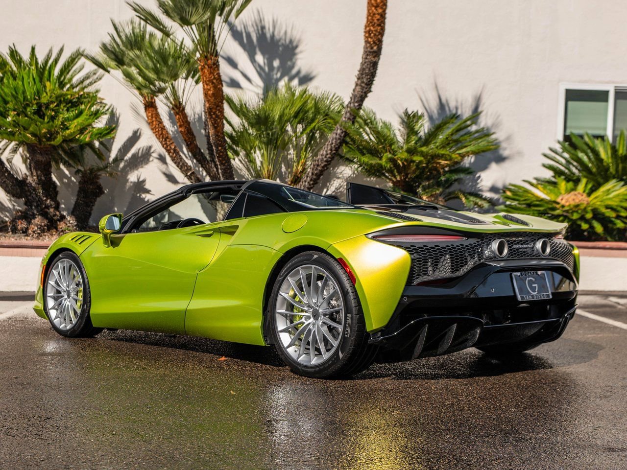 Used 2025 McLaren Artura Spider image 15