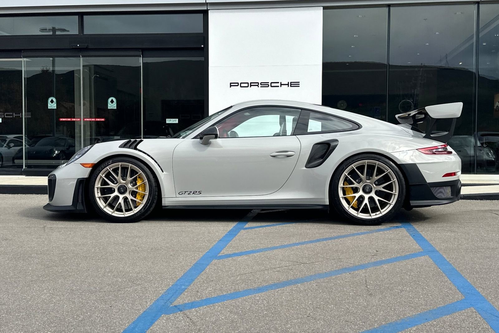 Used 2018 Porsche 911 GT2 RS image 2