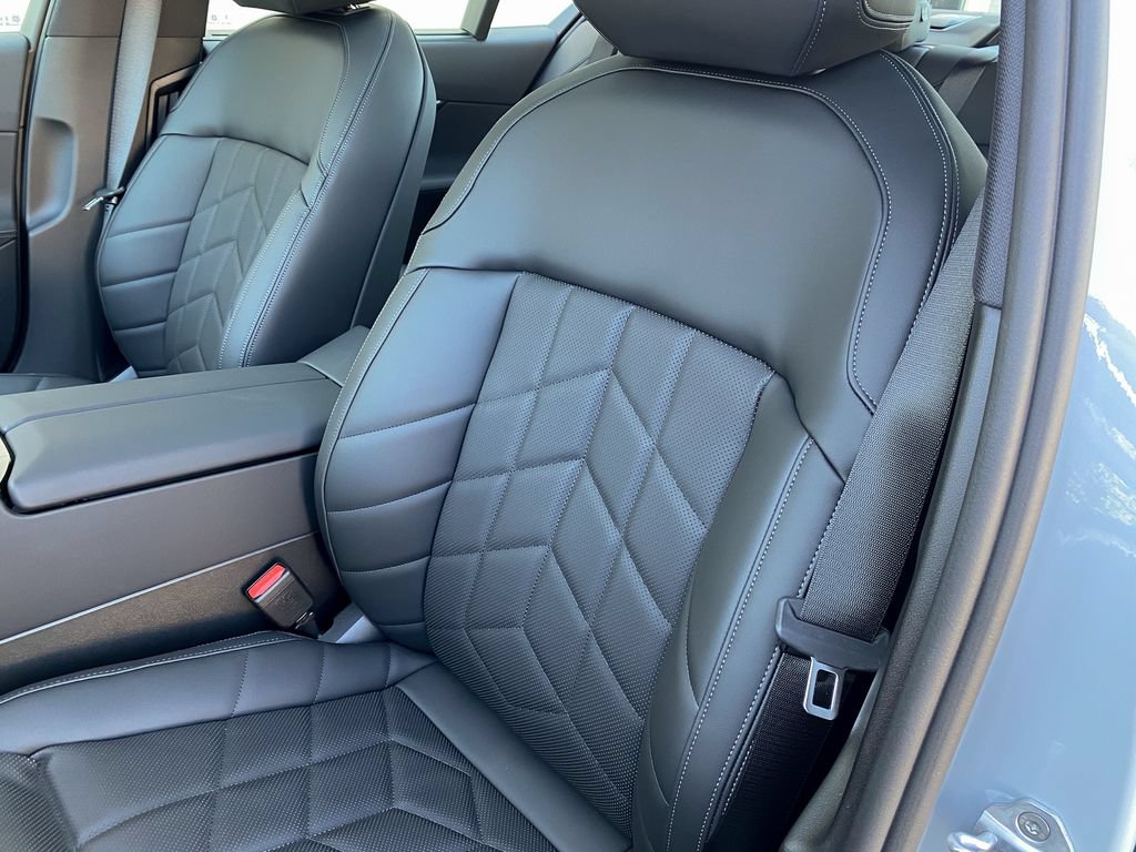 New 2027 BMW 550e xDrive w/ Executive Package AWD/4WD image 16