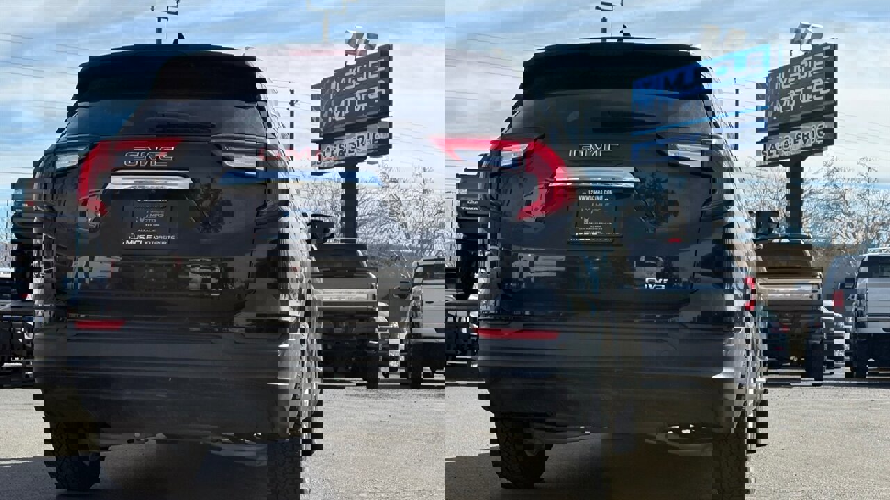 Used 2022 GMC Terrain SLE w/ Driver Convenience Package image 4