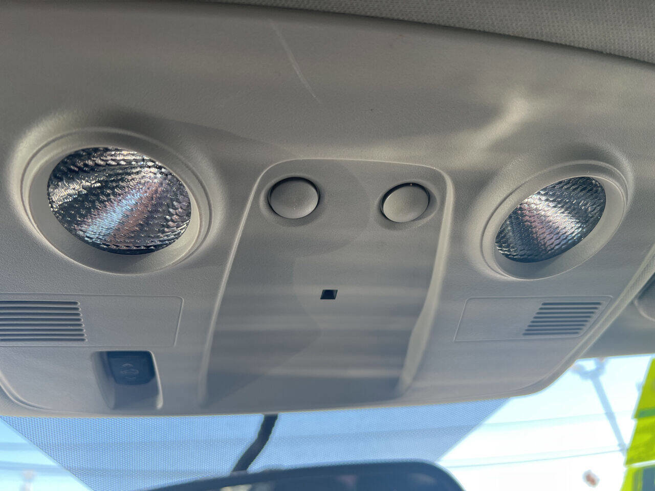 Used 2015 GMC Acadia SLE image 27