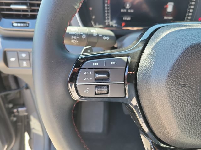 Certified 2025 Honda Pilot Black Edition image 16