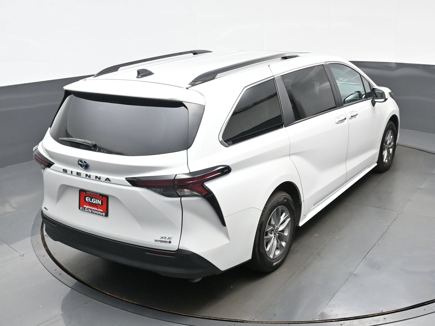 Used 2024 Toyota Sienna XLE AWD/4WD image 42