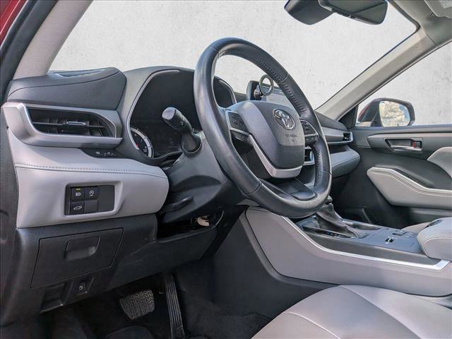 Used 2023 Toyota Highlander XLE image 10