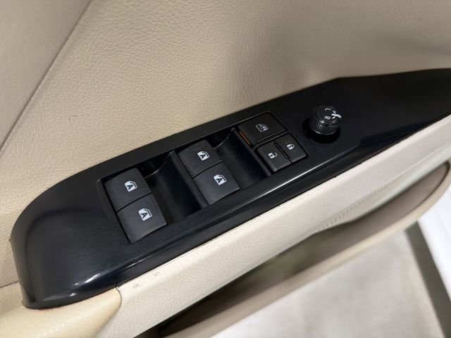 Used 2019 Toyota Camry LE image 21