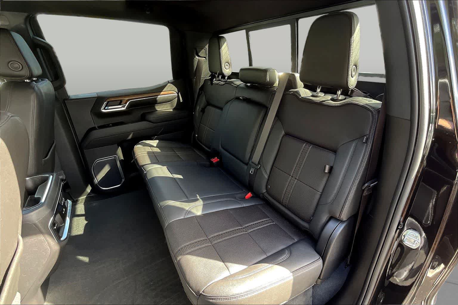 Used 2023 Chevrolet Silverado 1500 High Country w/ High Country Premium Package AWD/4WD image 48