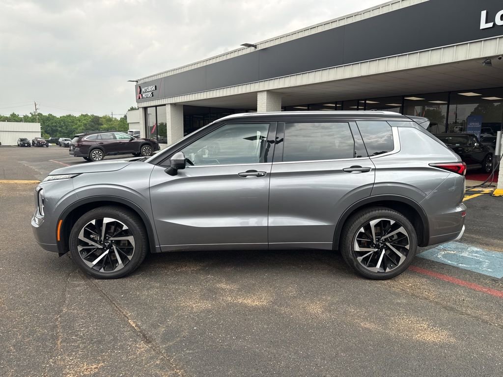 Used 2023 Mitsubishi Outlander SEL FWD image 11
