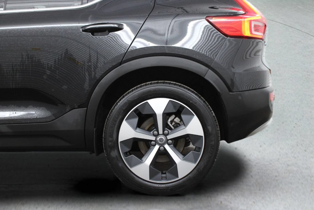 Used 2024 Volvo XC40 B5 Plus AWD/4WD image 8