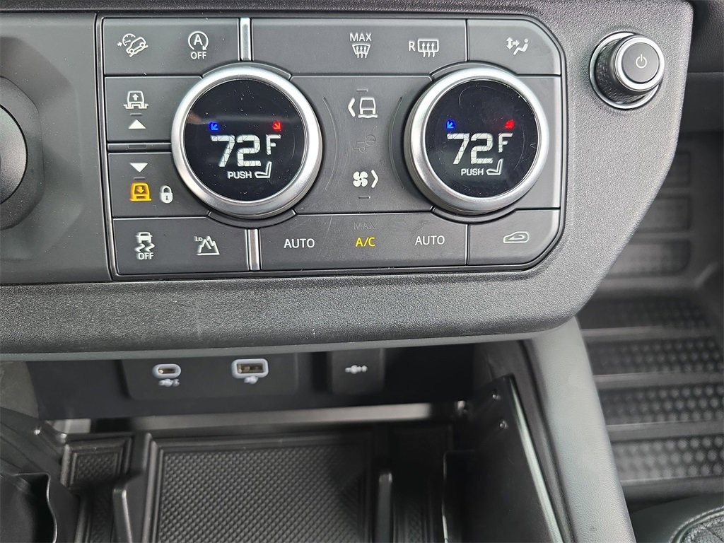 Used 2023 Land Rover Defender 110 X-Dynamic SE image 25