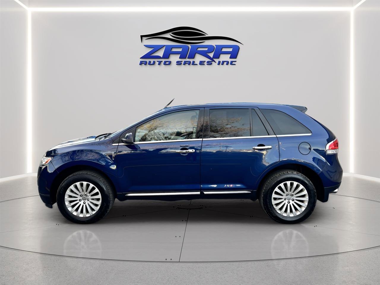 Used 2012 Lincoln MKX AWD image 2