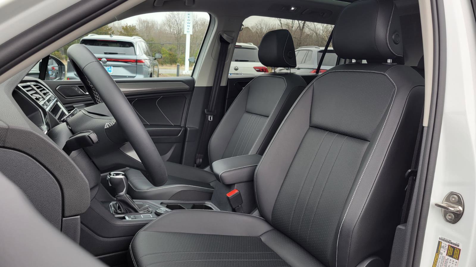 Certified 2023 Volkswagen Tiguan SE w/ Panoramic Sunroof Package image 19