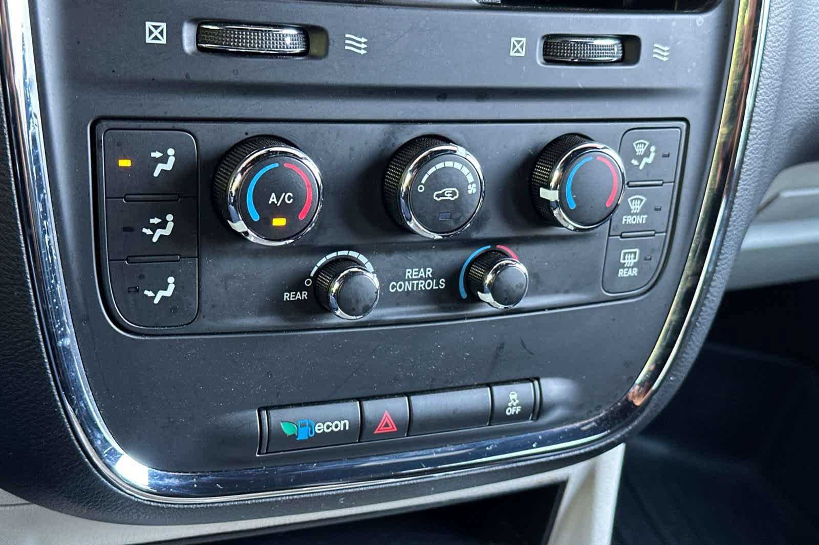 Used 2019 Dodge Grand Caravan SXT FWD image 23