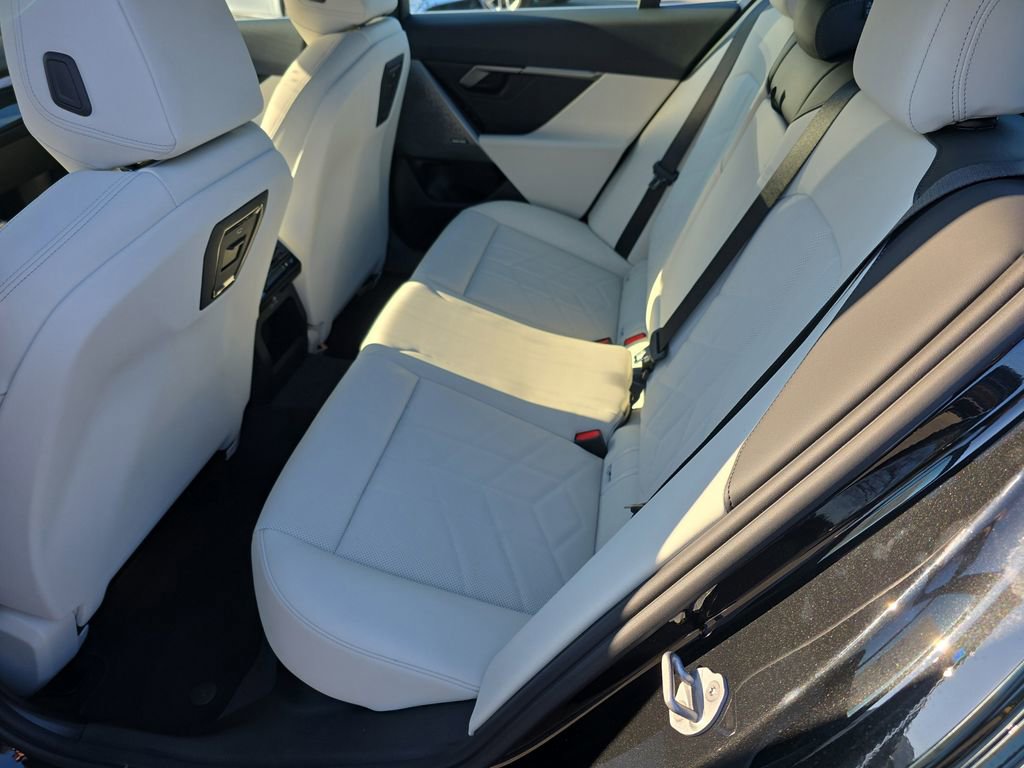 New 2026 BMW 530i xDrive w/ Premium Package image 10