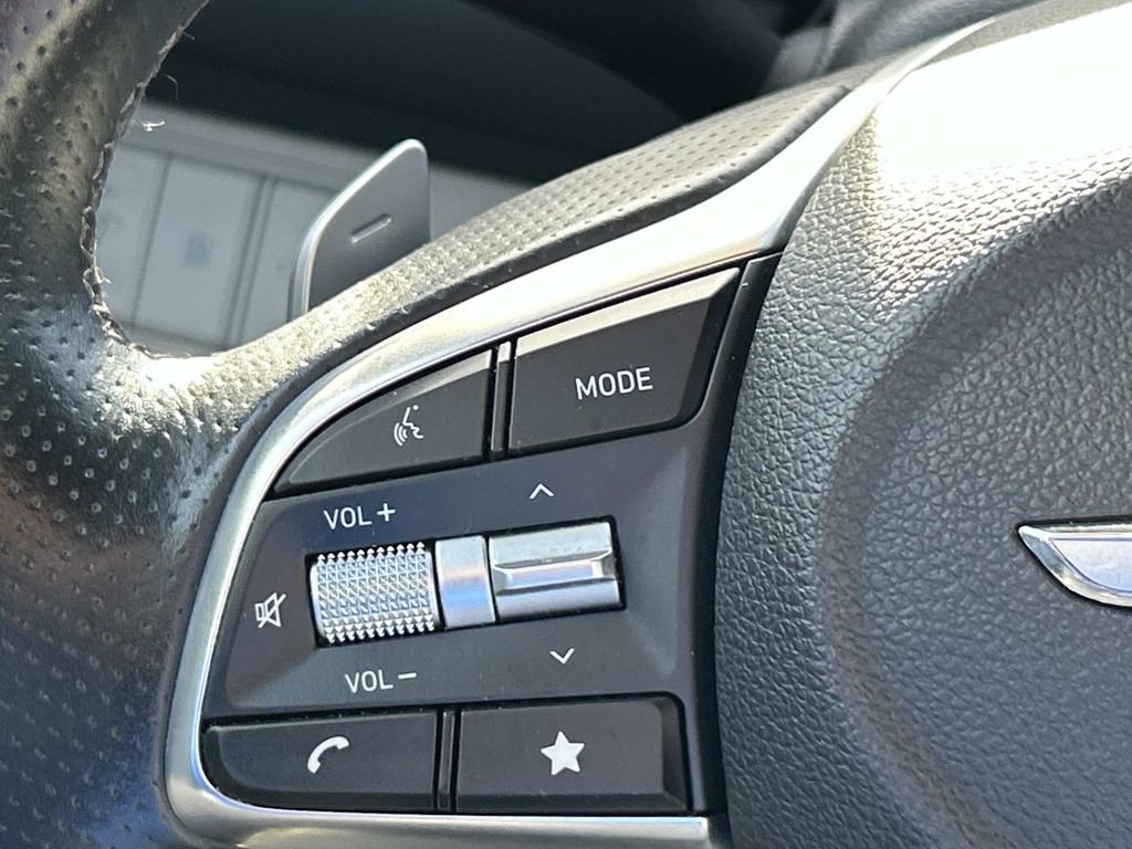 Used 2022 Genesis G70 2.0T image 27